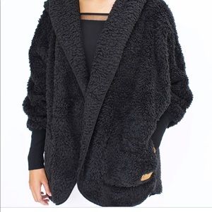 Black Nordic Beach Hooded Wrap